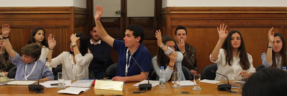 Foto: Prof. Rui Pires O nosso projeto, do Círculo de Lisboa, esteve em votação na 3ª Comissão, muito bem representado pelos deputados oriundos da Escola Básica D.