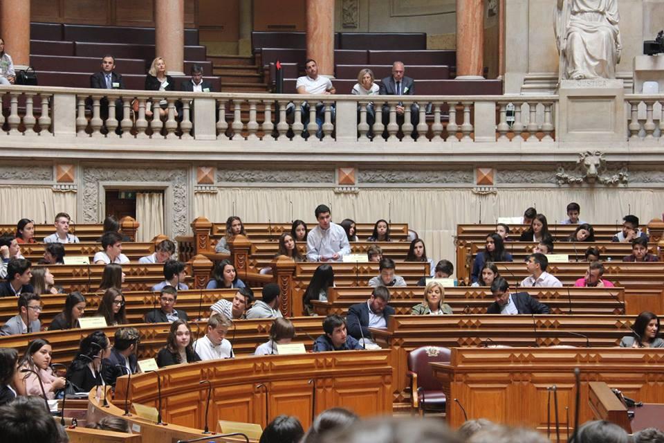 O Presidente da Assembleia da República, Ferro Rodrigues faz o discurso solene de abertura dos trabalhos, no início do dia 3 de maio.