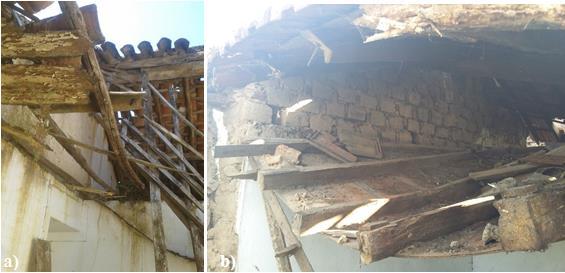 5.1.2.7. Degradação de tetos Nas construções em adobe, os tetos são constituídos por estruturas leves de madeira revestidas com acabamento em tábuas finas de madeira ou em estuque.