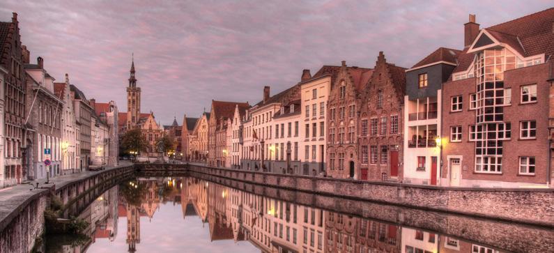 Descrição excursão Bruges Duração: aproximadamente 4.5 horas BRUGES HISTÓRICO Bruges é uma cidade medieval caprichosamente conservada.