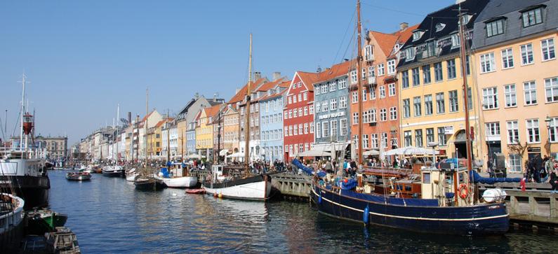 Descrição excursão Copenhaga PINCELADAS DE COPENHAGA Copenhaga tem um encanto especial que atrai visitantes de todos os lugares do mundo.