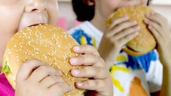Queijos, hambúrgueres e empanados terão teor de sódio reduzido Ministério da Saúde amplia acordo firmado há dois anos e meio com a indústria alimentícia para diminuir o sal das comidas
