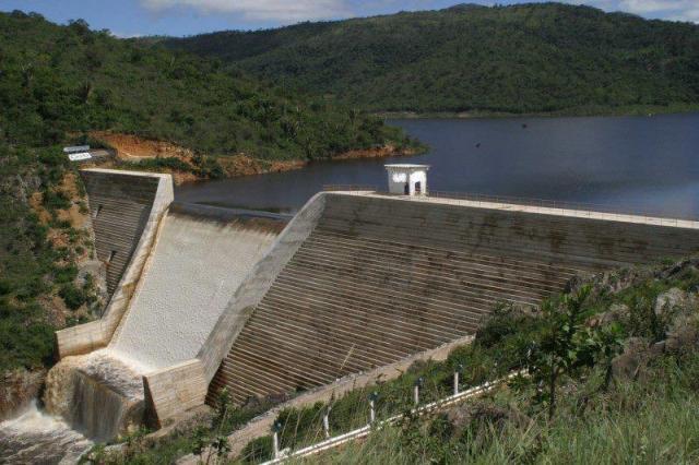 2.2 DADOS HIDROLÓGICOS Um grupo técnico especializado se encarrega de definir as características hidrológicas da bacia hidrográfica do curso d agua