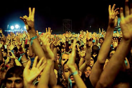 festivais júnior Vem aí o Meo sudoeste Abrimos-lhe as portas do grande festival de verão, onde música, sol e amigos são a santíssima trindade que domina a Zambujeira do Mar, em agosto.