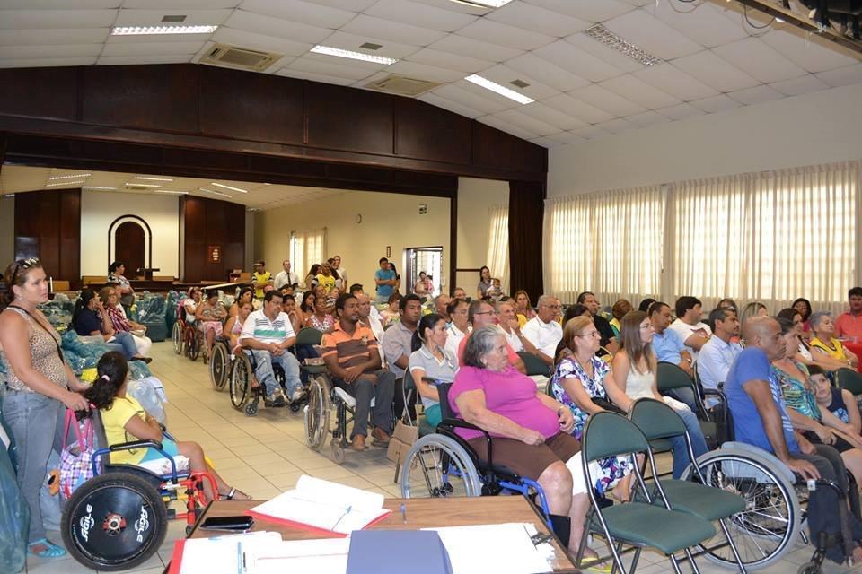 5 Projetos Globais Cadeiras de Rodas Trabalhando com organizações locais, melhoramos os serviços para os deficientes físicos e fornecemos cadeiras de rodas manuais que são apropriadas às necessidades