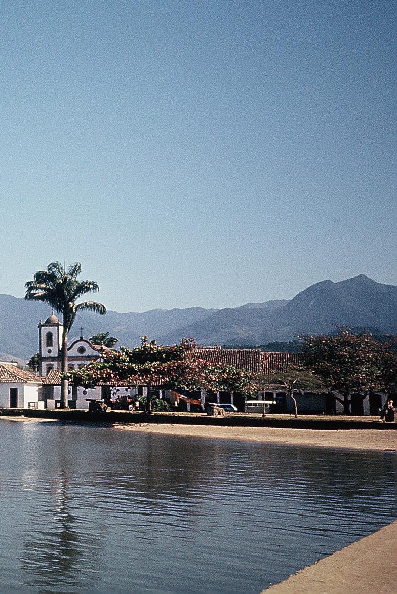 Paraty já foi um dos principais portos do Brasil. Aqui chegava ao fim a famosa Estrada Real, que ligava Paraty à Diamantina e Ouro Preto.