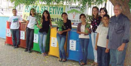 O Grupo de Teatro do Projeto Respirando Ar Puro apresenta a peça Água, na Escola Maria Dolores