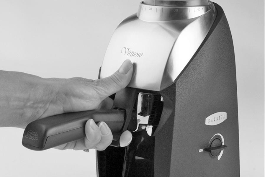 Botão de Pulso Frontal For short duration grinding, the Virtuoso is equipped with a front mounted pulse button. It can be used for grinding directly into an espressobrewing basket.
