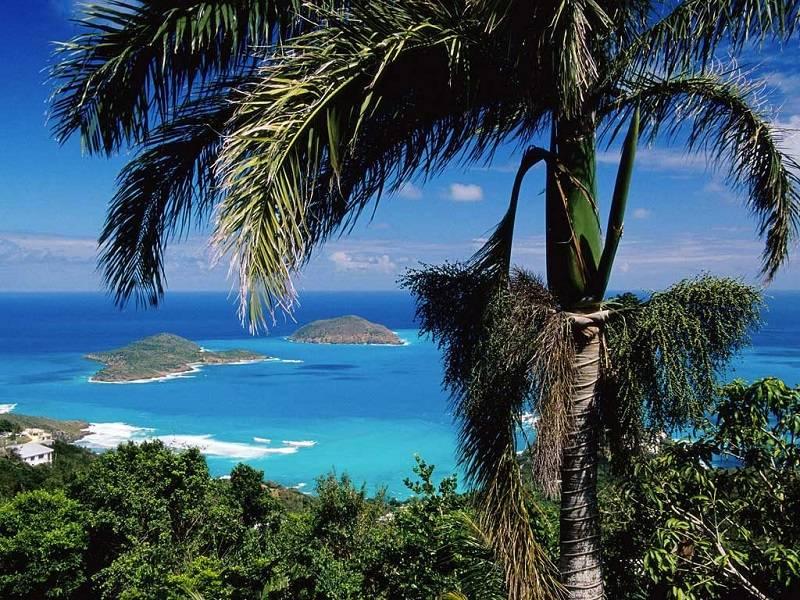 As praias da Lagoa Azul, Ribeira Afonso, Inhame, merecem a deslocação.