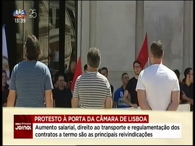 Os trabalhadores da  Carris estão em protesto em frente à