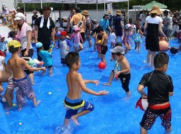 奥の細道むすびの地記念館夏まつり Quando: dia 7 de agosto (dom) das 10:00 as 15:00 horas Local: Museu Memorial da Conclusão de Oku no Hosomichi EVENTOS DE PALCO Jardim de infância Makoto, torneio de empilhamento de