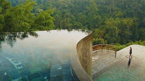 3 Nas fachadas das edificações Piscina borda inﬁnita propostas foram trabalhados elementos que com fechamento transmitem aconchego, calor, e receptividade, foi escolhido a, para proporcionar uma