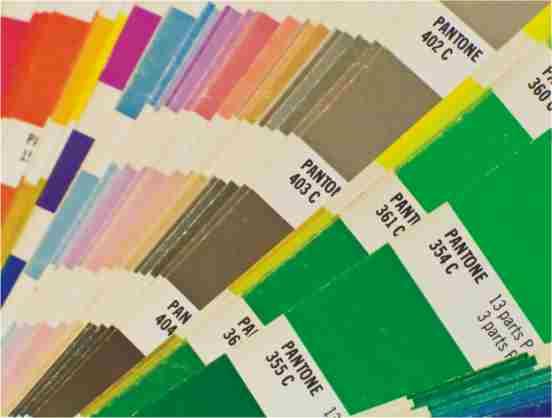 Talvez o sistema mais largamente conhecido seja a escala de cores Pantone, onde podemos especificar uma cor escolhendo-a em uma tabela impressa que possui a fórmula para sua