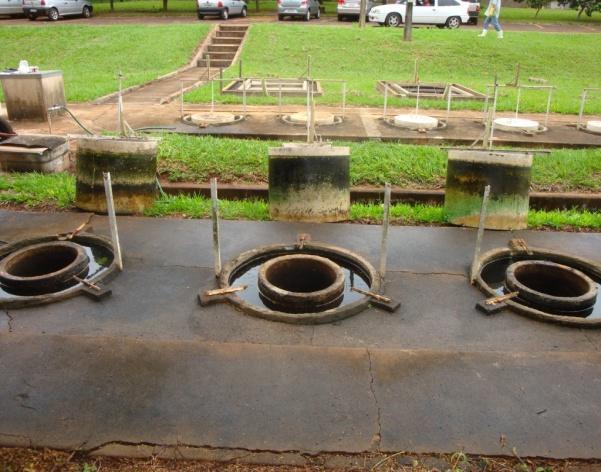 Unesp/ Jaboticabal. Figura 4. Biodigestores batelada do Departamento de Engenharia Rural da FCAV- 5.