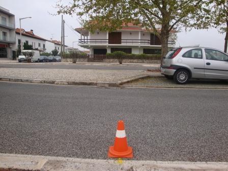 LOCALIZAÇÃO da Base de Calibragem da Marinha Grande No Parque de Estacionamento do Jardim da Cerca, paralelo à Avenida John Beare 2014 04 10 D 300 m Ponto A Alinhado