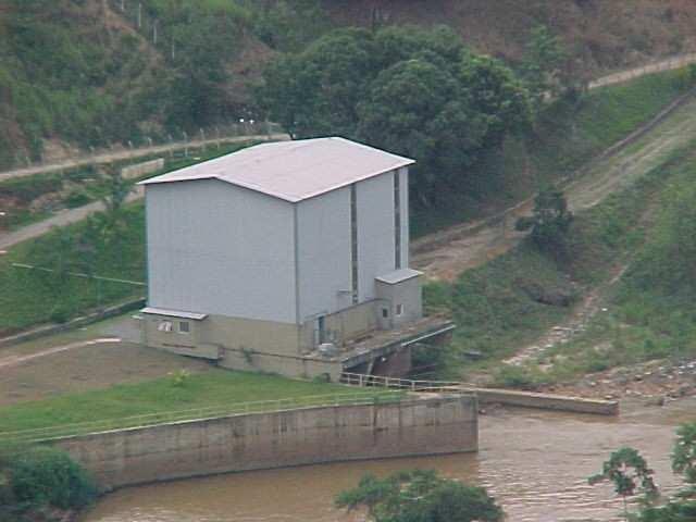 análises e um Parecer Técnico sobre o comportamento das estruturas civis da barragem e obras anexas e sua segurança estrutural e funcional.