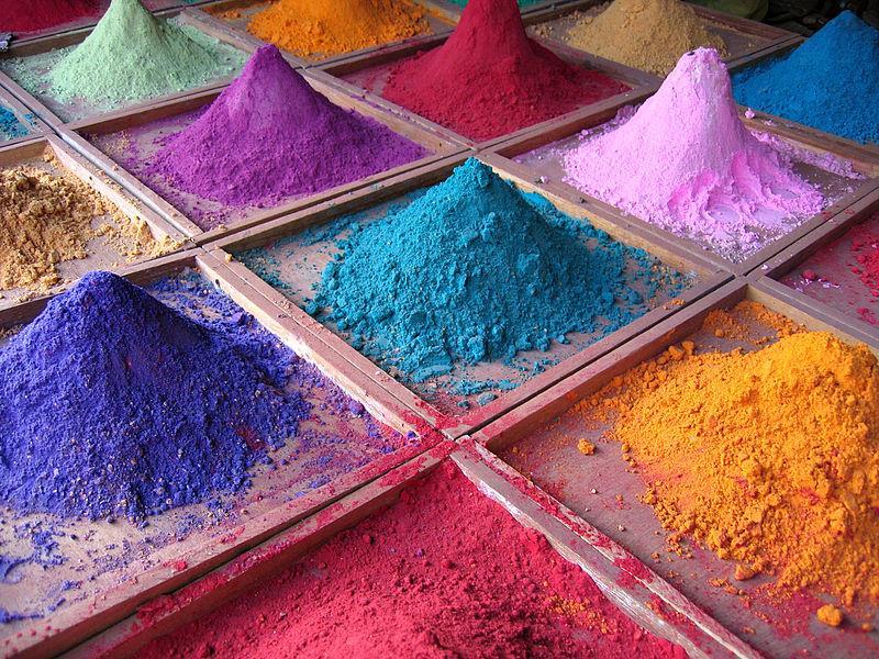 2 Tinta: Pigmento Pigmento é um termo com origem na língua latina (pigmentum). Trata-se da substância que é usada para colorir uma pintura, um verniz, um esmalte, etc.