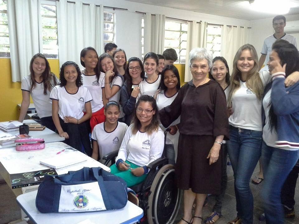 Serviço de Animação Vocacional Irmã Ana Cristina Vieira realiza trabalho missionário vocacional durante a Semana Santa na cidade de Água Boa MT.