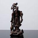 498 FLOREIRA ORIENTAL Escultura em pedra sabão com macaco e galinha. China. Séc. XX. Falhas. Dim: 10,5x18 cm.