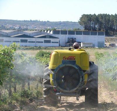 ESCOLA DE CIÊNCIAS E TECNOLOGIA DEPARTAMENTO DE FITOTECNIA Regulação do Pulverizador de Pressão de Jato Transportado Texto de apoio para as Unidades Curriculares