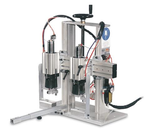 Máquinas - 2000 RA - Máquina semi-automática Máquina de bancada para fixação de corrediças (Artigos 208 e 208 R) sobre a gaveta - Estrutura leve, mas ao mesmo tempo robusta, graças à utilização de