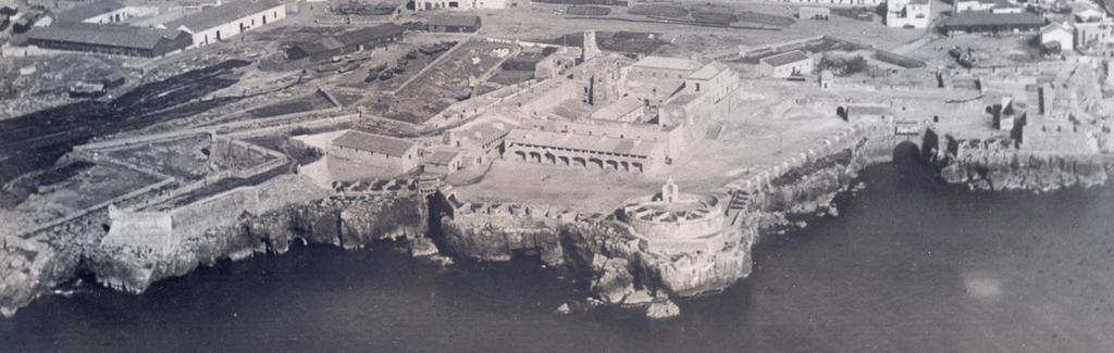 O Depósito de Presos de Peniche (1934-1956) Em 1934 é instalado na Fortaleza o Depósito de Presos de Peniche, destinado a albergar opositores ao regime do Estado Novo, nomeadamente republicanos,