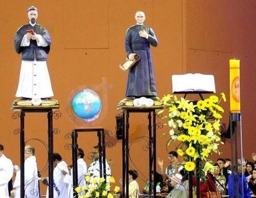 000 romeiros verbitas, entre padres e leigos, participaram da romaria ao Santuário, que iniciou os festejos no sub-solo da basílica, no auditório Padre Noé Sotilo as 7,30hs, com animação com cantos