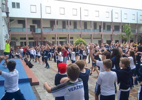 colégio, a Jornada Pedagógica encerrou com futebol de sabão, descontração e muita diversão.