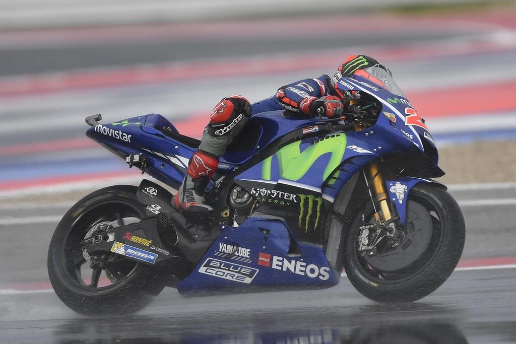 FOTOS: YAMAHA MOTOGP Optando por um estratégia mais conservadora e segura, Viñales entrou na primeira curva com cuidado, em quarto lugar.