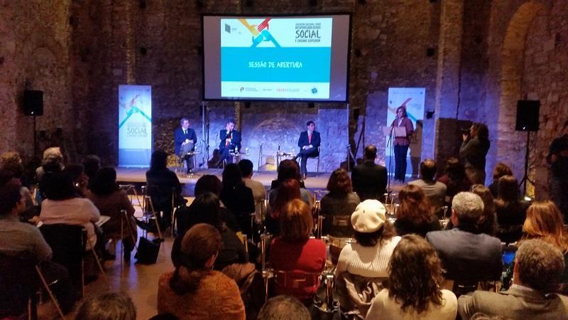 1. Enquadramento No dia 14 de dezembro de 2016 no Teatro Thalia, em Lisboa, teve lugar o Encontro Nacional sobre Responsabilidade Social e Ensino Superior que contou com a participação de cerca de