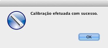 Calibração do digitalizador f Segure as bordas da folha de calibração e introduza-a na ranhura de alimentação como ilustrado abaixo. Clique em OK.