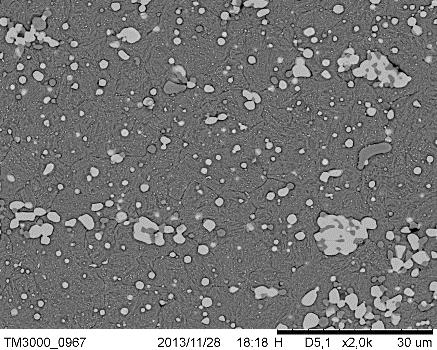 Fotomicrografias do aço ISI 2 temperado em óleo com tempo de encharque de 60 minutos e temperaturas de aquecimento distintas: (a) 1000 e (b) 1100 e (c) 1200 (10). TERIL E ÉTODOS Tab.