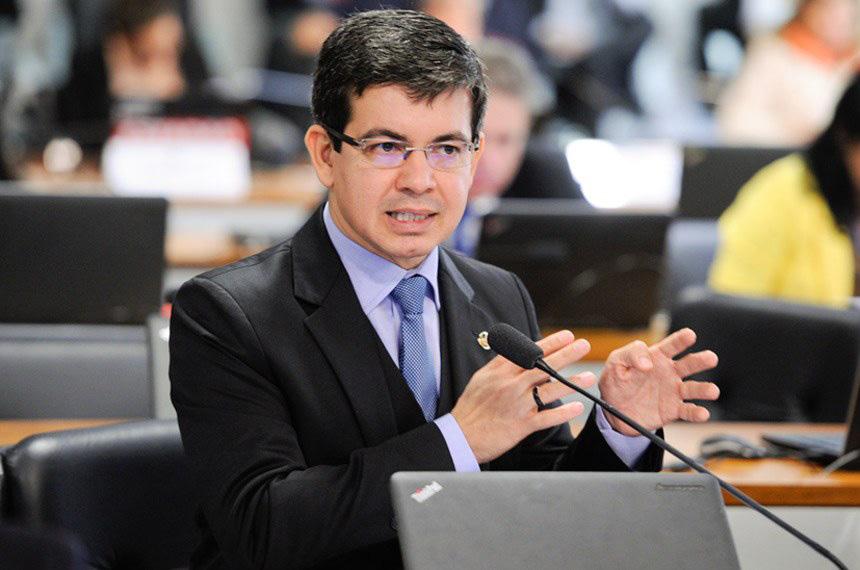 Rede apresentará nesta terça recurso contra arquivamento de ação contra Aécio Neves O senador Randolfe Rodrigues (Rede-AP) apresentará nesta terça-feira (26), a partir das 11h, recurso contra o