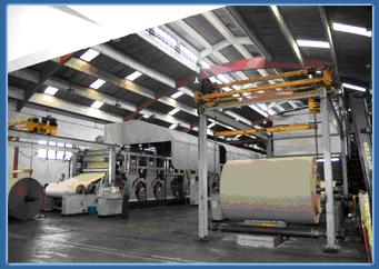 INTRODUÇÃO Considere uma linha de produção, por exemplo, em uma indústria de papel, onde bobinas são cortadas em bobinas menores a fim de atender as quantidades e dimensões especificadas pelos