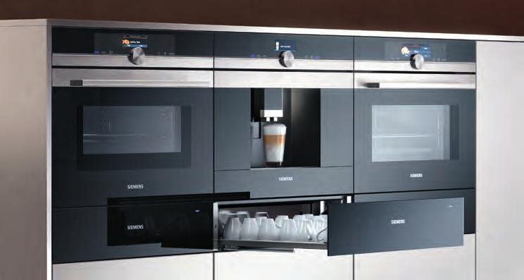 Novos fornos compactos, gaveta de aquecimento e máquina de café iq700 Os fornos compactos também se renovaram, com o novo design dos fornos de 60 cm, o que permite combiná-los perfeitamente entre sí.