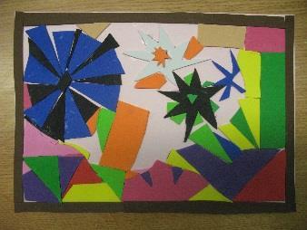 Cola-se estas formas numa folha de cartolina A4, de modo a criar-se um padrão interessante.