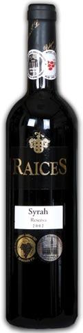 Raíces Reserva Syrah 2002 Classificação: Reserva D.O. Valdepeñas Castas: 100% Syrah Envelhecimento: 12 meses e barricas de carvalho americano e francês e mais no mínimo 12 meses em garrafa.