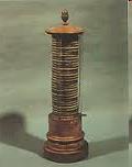 Alessandro Volta - Essa experiência (da rã) foi um passo para sua invenção chamada de pilha voltaica.