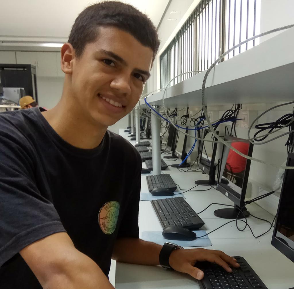 TEC Jovem Aprendiz O Programa Jovem Aprendiz TEC tem por objetivo a inclusão de jovens no mundo do trabalho por meio da formação profissional no curso Técnico em Informática e atuação na área de