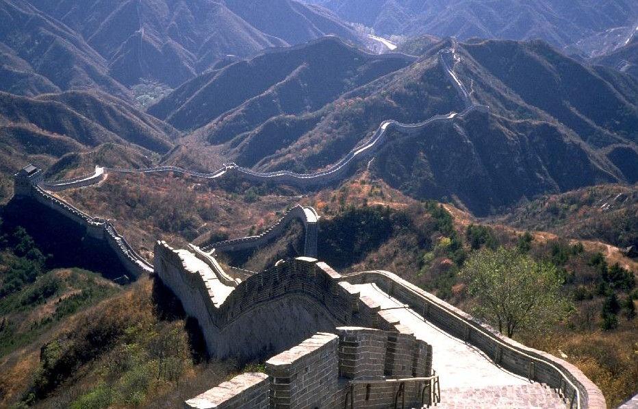 Muralha da China Símbolo do espírito nacional da China, a Grande Muralha é o cristal de inteligência e