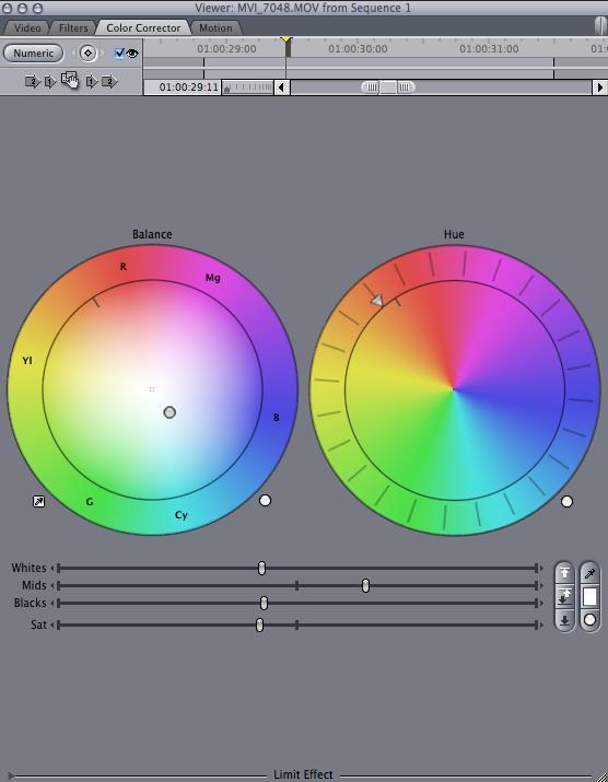 Todos os frames foram produzidos com o mínimo de tempo, tendo cada um em média 10 segundos, resultando em um clipe com vários planos para acompanhar fielmente a música.