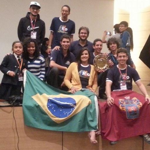 UM POUCO SOBRE A EQUIPE RODETAS ROBO CLUBE 24/01/2017 OBJETIVO Fundada em 2011 na Universidade Federal de Ouro Preto a Equipe Rodetas Robô Clube está presente anualmente na Competição