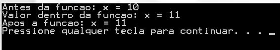 Passagem de parâmetros na chamada de uma função Passagem de parâmetros: Por referência 31 Funções e arrays Arrays são passados sempre por referência!