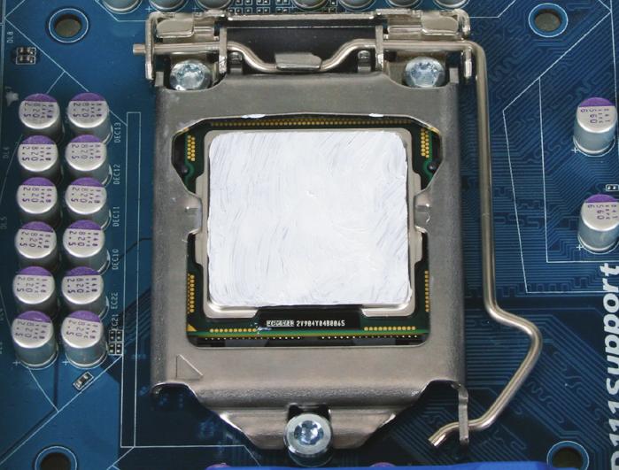 -3-2 Instalando o cooler da CPU Siga as etapas abaixo para instalar corretamente o cooler da CPU na placa mãe.