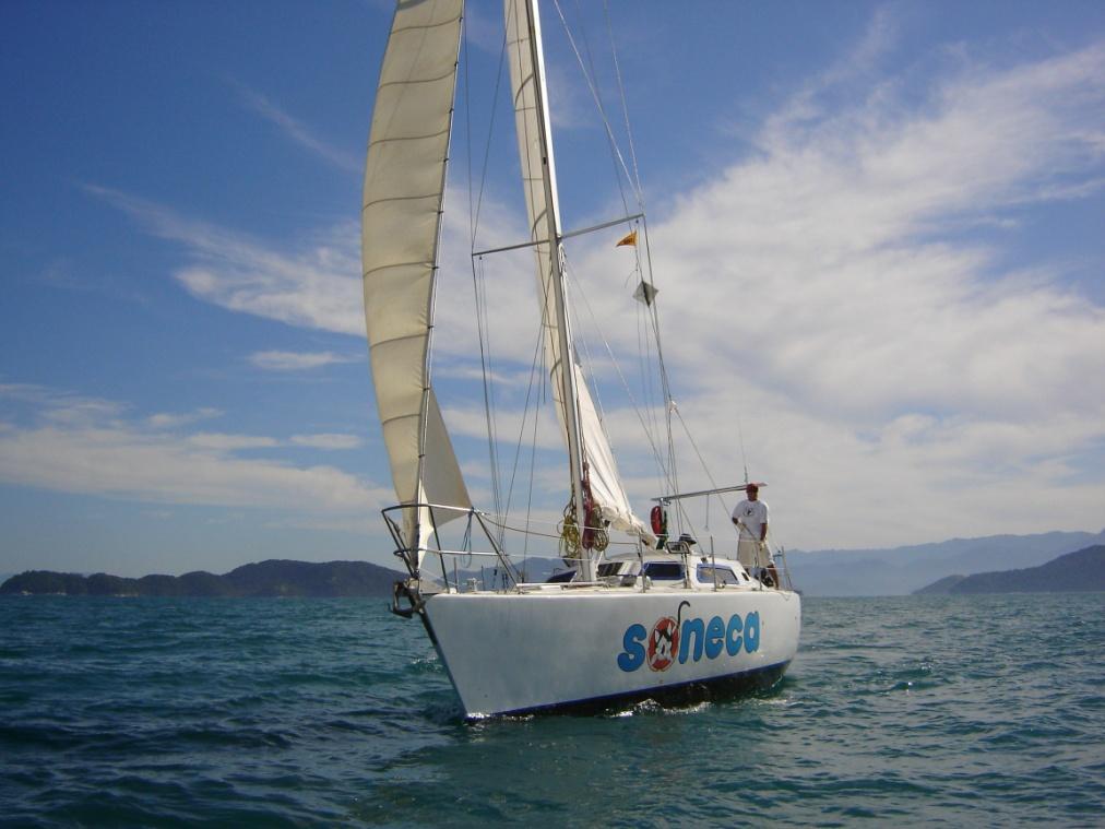 Sobre o veleiro: O Soneca é um veleiro modelo Samoa 33, projetado pelo renomado escritório de Yacht Design de Roberto Mesquita Barros, o Cabinho.