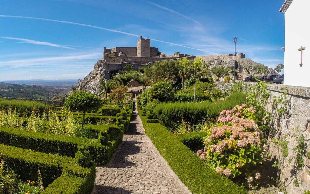 IN Venha passar uns dias a Marvão, a vila onde se vêem as águias a voar pelas costas.