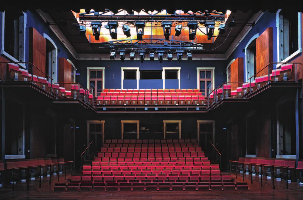 TEATRO HELENA SÁ E COSTA O Teatro Helena Sá e Costa (THSC) é uma estrutura integrada na Escola Superior de Música e Artes do Espetáculo, construída de raiz no seu pátio interior.