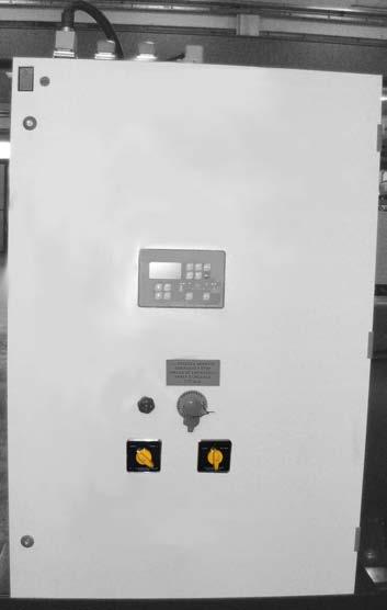 Anschluss an Schalttafel Typ (E): Bei einigen Stromerzeuger-Modellen kann es sein, dass das elektrische Steuerteil getrennt vom Leistungsteil installiert wird.