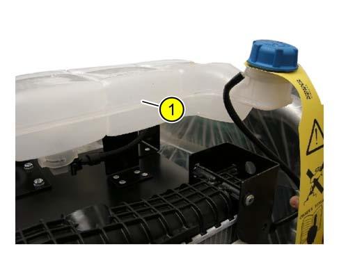 Localização Nos geradores de tipo OPEN SET a bandeja do líquido refrigerante está posicionada normalmente sobre o radiador, e é acessível diretamente ao lado do motor, como o exemplo mostrado na foto