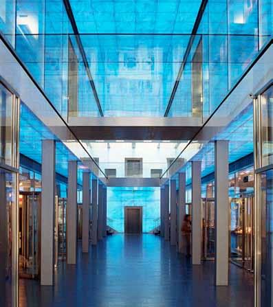 \\ Escritório corredores Os corredores, as escadas e outras áreas de circulação nos escritórios têm frequentemente pouca ou nenhuma luz natural.